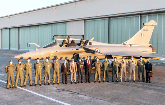 Den 27. juli fløy de første fem av 36 bestilte Rafale fra Frankrike til India. <i>Foto: Dassault Aviation</i>