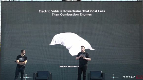 Tesla planlegger en billigere bil om omtrent tre år.  <i>Skjermbilde:  Tesla</i>
