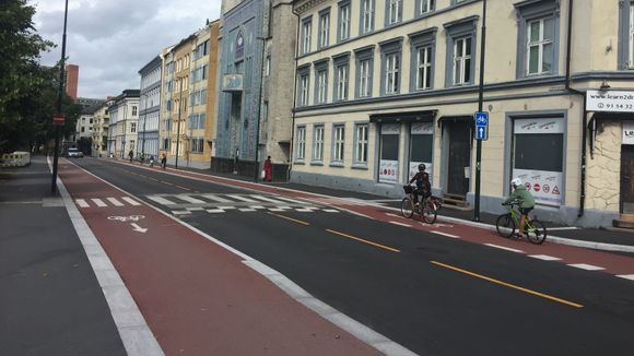 Enveisregulert sykkelvei egner seg på utfordrende strekninger, der det oppleves spesielt utrygt å sykle. <i>Foto:  Jan Sverre Asmyr, Oslo kommune</i>