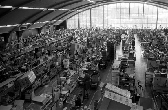 Produksjonshallen ved Tandberg radiofabrikk, 1969. <i>Foto:  Erik Thorberg, NTB</i>