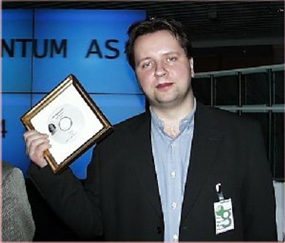 Bernhard Steen og DinSide fikk den gjeveste prisen - "årets nettsted" - på Gulltaggen 1998. <i>Foto:  Hilde Nyman, digi.no</i>
