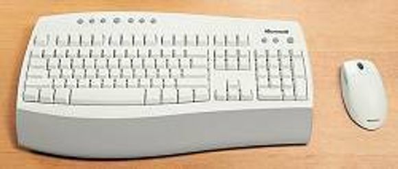 Mus og tastatur: Microsoft Wireless Desktop.
