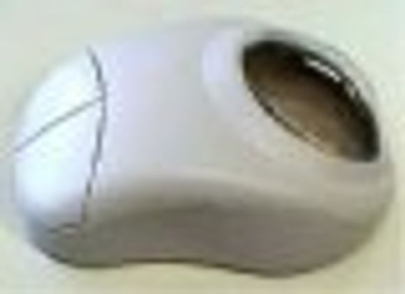 Biometrisk mus fra Fujitsu Laboraties med infrarød avlesing av blodåremønster i hånden til brukeren.