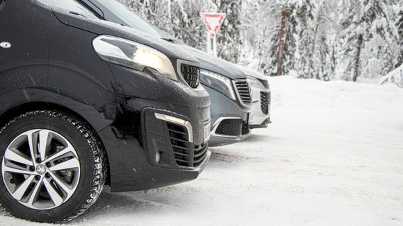 Peugeot e-Traveller fremstår som en svært praktisk bil, men vinterforbruket er i høyeste laget med minste batteripakke. <i>Foto:  Marius Valle</i>