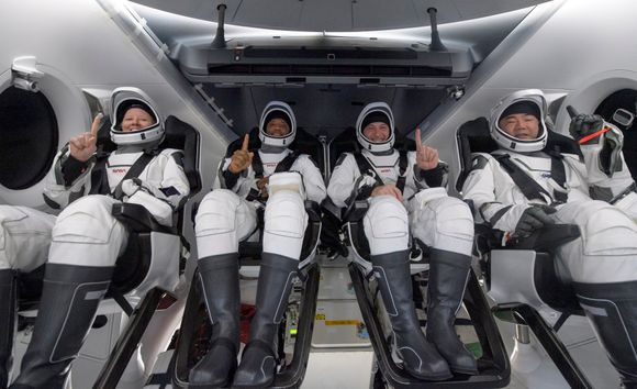 NASA-astronautene Shannon Walker, Victor Glover, Mike Hopkins, og japanske Soichi Noguchi er trygt tilbake på Jorden. <i>Foto:  Bill Ingalls</i>