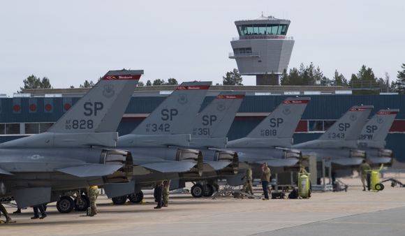 F-16 fra US Air Force fløy 17. mai fra Spangdahlem i Tyskland til Kallax i Sverige. <i>Foto:  Senior Airman Ali Stewart</i>