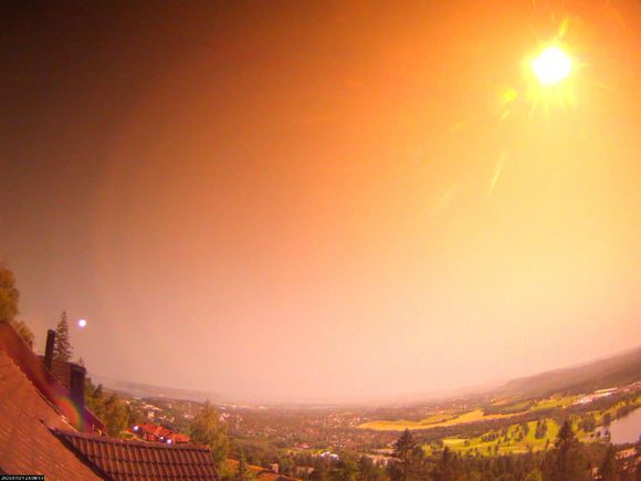 Meteoren kom til syne klokka 01:08:47 natt til 25. juli og var synlig i ca. 5 sekund. Bildet under viser ildkula sett fra Oslo idet den er i ferd med å slokne. <i>Foto:  Norsk Meteornettverk</i>