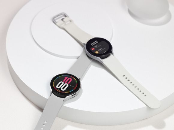 Galaxy Watch 4 kjører nye Wear OS 3, som er et samarbeid mellom Google og Samsung. <i>Foto: Samsung</i>
