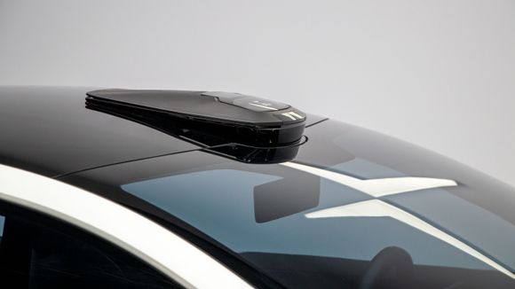 Polestar mener lidar gir beste vei til selvkjørende biler. Sensoren står foran på taket til bilen. <i>Foto:  Marius Valle</i>