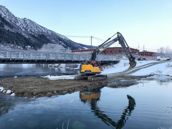 Eidselva er en viktig lakseelv, som har medført restriksjoner for arbeidene i elva. <i>Foto:  Pål-Anders Rindal/Statens vegvesen</i>