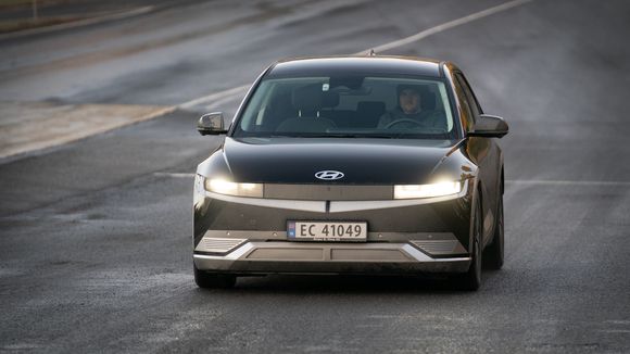 Hyundai Ioniq 5 er behagelig å kjøre langt med. <i>Foto:  Eirik Helland Urke</i>