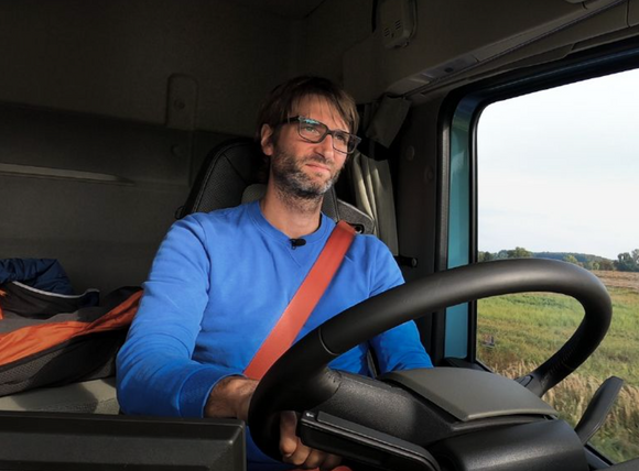 Den tyske Trucker-journalisten Jan Burgdorf har kjørt en testtur. <i>Foto:  Volvo Truck Corporation</i>