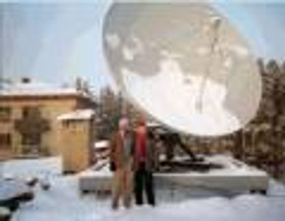 Satellittantennen som ble installert i Snezhinsk i 1996, i samarbeid med den amerikanske regjeringen.
