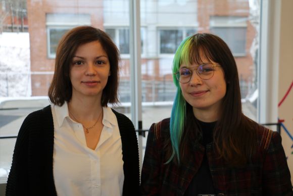 Milena Pavlovic (t.v.) og Lonneke Scheffer har programmert immuneML. <i>Foto:   Eivind Torgersen/UiO</i>