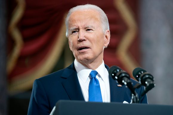 President Joe Biden og hans regjering vil satse på atomkraft, i tillegg til vind-, sol- og vannkraft. <i>Foto:  Greg Nash / Pool / AP / NTB</i>