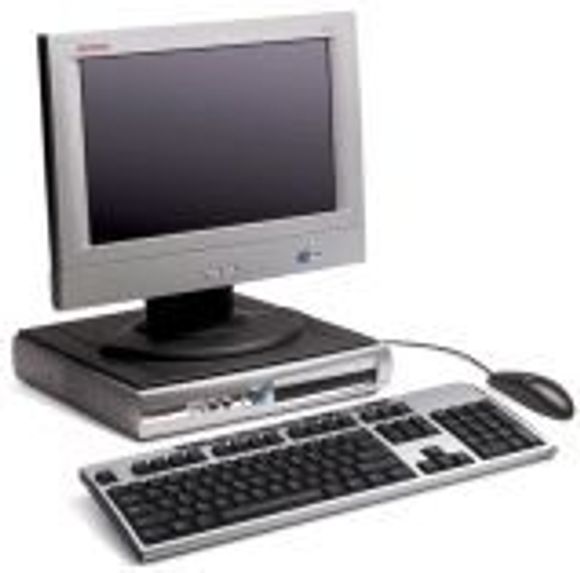 Compaq EVO D500 USFF med tastatur, mus og skjerm. <i>Foto:  Compaq</i>