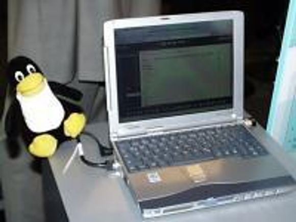Fujitsu Siemens Lifebook B med pingvin. <i>Foto:  Fujitsu Siemens Computers</i>