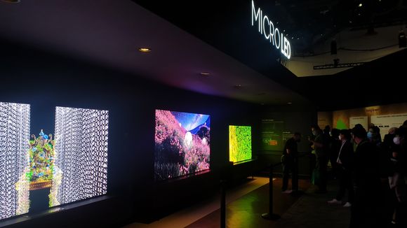 Samsung viste frem to nye størrelser av sin TV basert på micro-LED. I 4K-utgave har disse nesten 25 millioner knøttsmå overflatemonterte røde, grønne og blå lysdioder. Resultatet er fantastisk. Prisen også. <i>Foto:  Samsung</i>