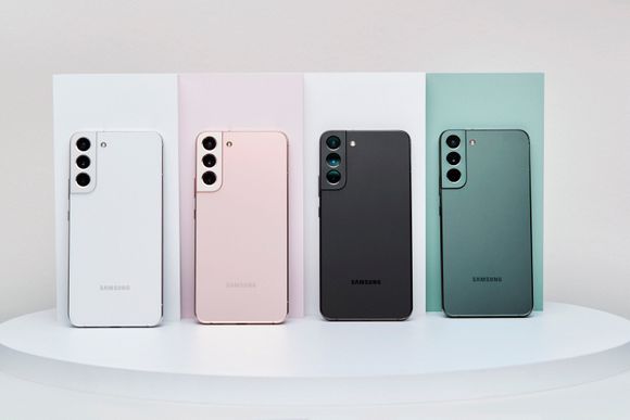 Velg farge: S22 kommer i fire ulike farger. Utvalget er ikke formidabelt. <i>Foto:  Samsung</i>