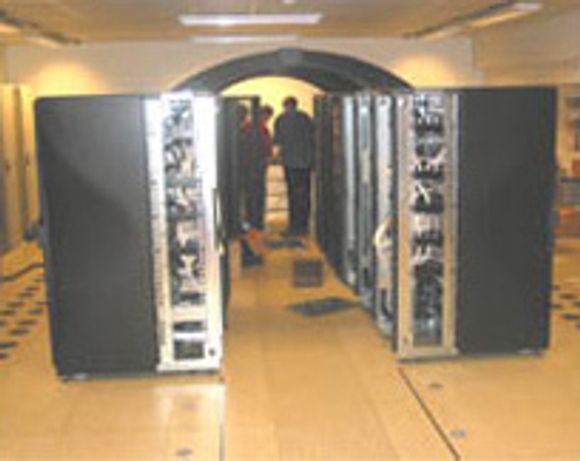 Den nye superdatamaskinen til NTNU, basert på teknologi fra SGI. Den opptar 46 kvadratmeter gulvplass. <i>Foto:  Jan Erik Kaarø/Innsida Ut</i>