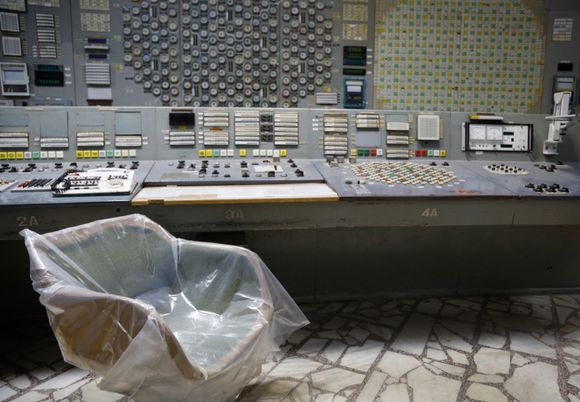 Kontrollrommet i den nedstengte reaktor 3 i Tsjernobyl. <i>Foto:  Efrem Lukatsky/AP/NTB</i>