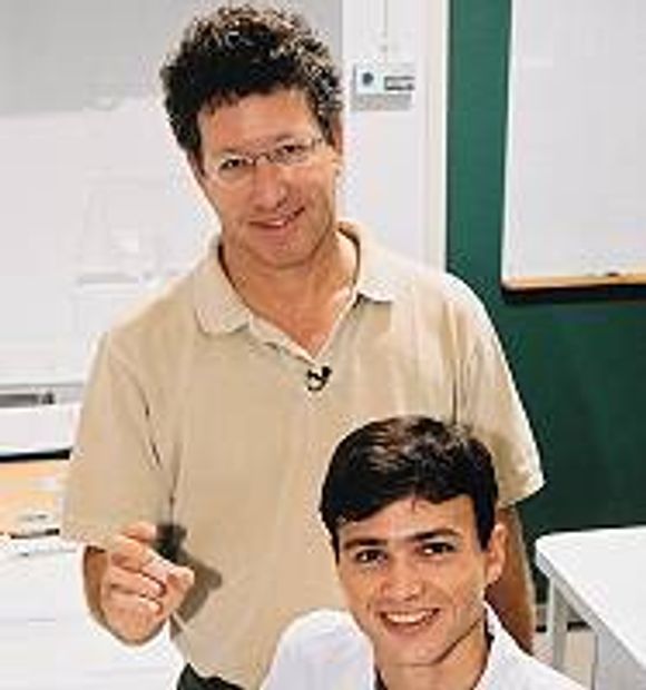 Ehud Shapiro med assistent Yaakov Benenson.