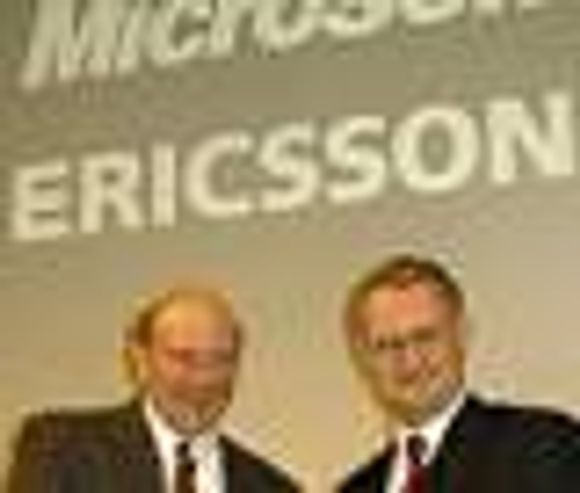 Steve Ballmer og Kurt Hellström den 8. desember 1999 i anledning offentliggjøringen av avtalen mellom Microsoft og Ericsson.