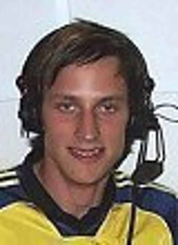 Svensk fotballsupporter (Nisse) smiler.