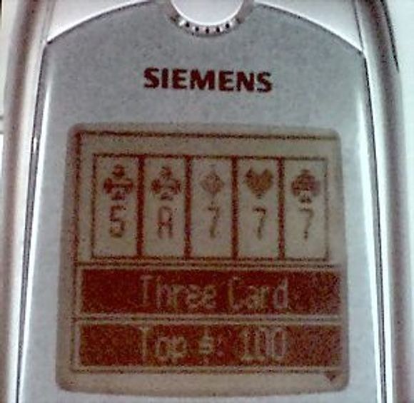 Java-basert kortspill på Siemens-mobil. <i>Foto:  Eirik Rossen</i>