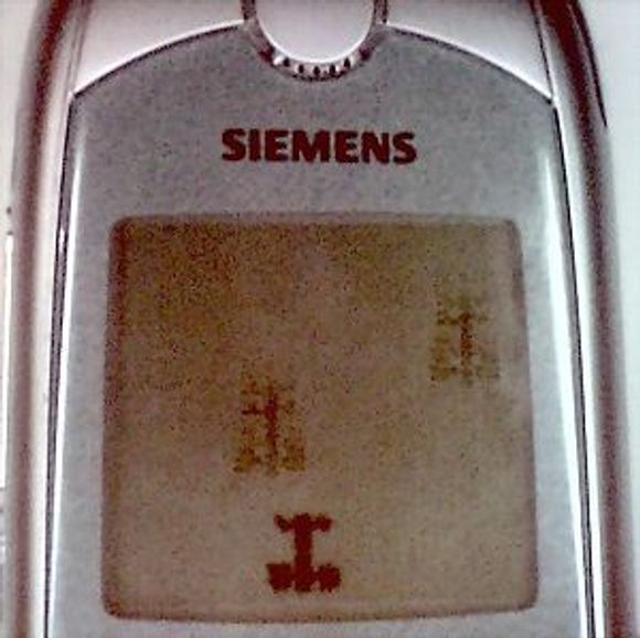 Java-basert Formel 1-spill på Siemens-mobil. <i>Foto:  Eirik Rossen</i>