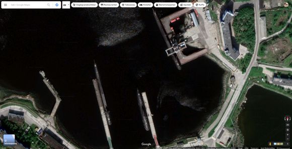 Russiske ubåter ved havnen i Gadzjijevo, ikke langt fra grensen til Finnmark. <i>Faksimile: Google Maps</i>
