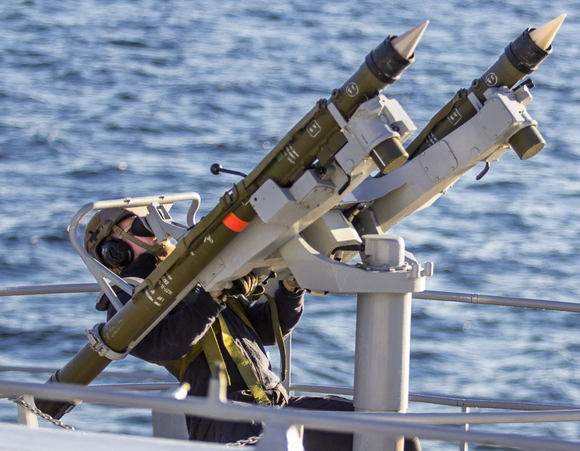 SIMBAD er betegnelsen på to fastmonterte og manuelt opererte Mistral-missiler montert på fartøy. <i>Foto:  Torbjørn Kjosvold / Forsvaret</i>