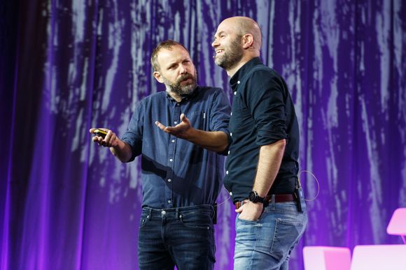 F.v. Lars Jacob Tynes Pedersen og Sveinung Jørgensen, førsteamanuenser ved NHH, vil legge øret til jordskorpa og lytte til bedriftene. <i>Foto:  Kilian Munch</i>