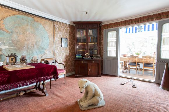 På veggen i Amundsens gamle arbeidsværelse henger fremdeles et kart over Sydpolen. <i>Foto:  Roald Amundsens Hjem / Follo museum, Museene i Akershus (MiA)</i>