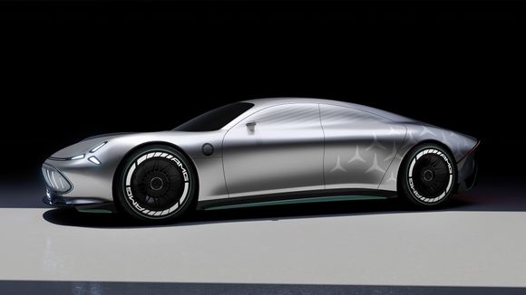 Vision AMG har futuristisk utseende, og vil neppe se helt slik ut når Mercedes viser frem en ferdig bil om noen år. <i>Foto:  Mercedes-Benz AG</i>