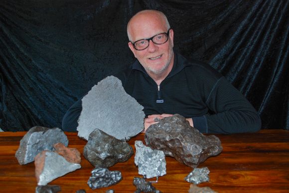 Mandag er det ett år siden en meteoritt falt ned i Finnemarka. Meteorekspert Morten Bilet i Norsk meteornettverk sier at det fortsatt er håp om å finne meteoritten, men det kan også skje først om mange år. <i>Foto:  Norsk meteornettverk</i>