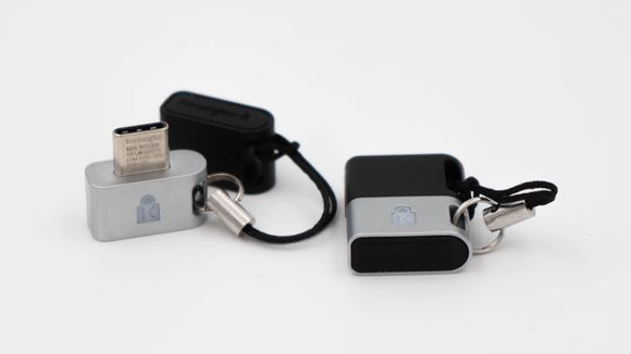 Kensington Verimark Guard USB-C har fingeravtrykkleser på enden. <i>Foto: Oskar Hope-Paulsrud</i>