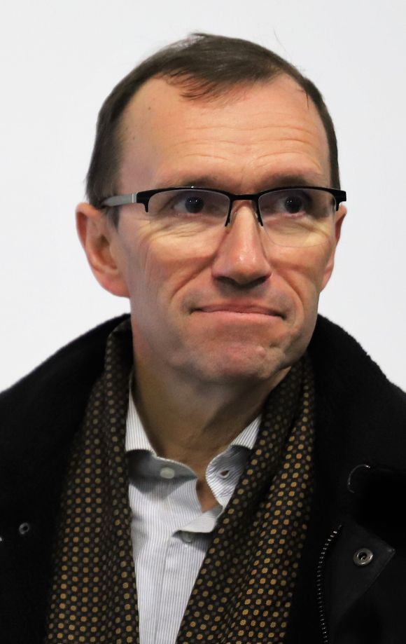 Klima- og miljøminister Espen Barth Eide på besøk hos Hydrolift i Fredrikstad. <i>Foto:  Tore Stensvold</i>