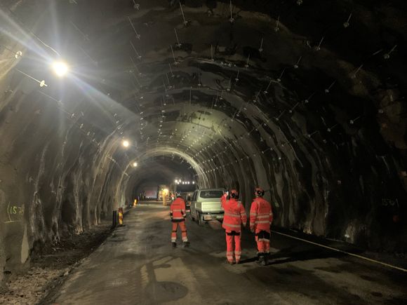 Innkledningen av E16-tunnelen er godt i gang og arbeidet fortsetter utover våren. <i>Foto:  Kjell Wold/Statens vegvesen</i>