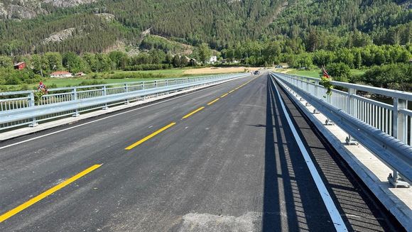 Den nye brua er støpt i betong, og er 139 meter lang. <i>Foto:  Bente Espeseth, Viken fylkeskommune</i>