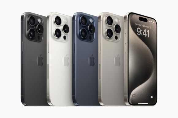 Iphone 15 Pro kommer med fem fargealternativer. <i>Foto: Apple</i>