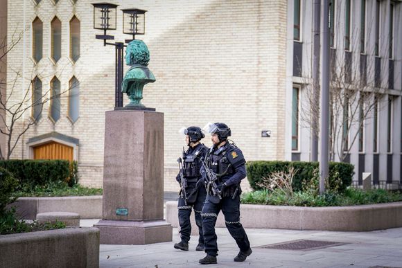 Det var stort politioppbud rundt Stortinget. <i>Foto:  Stian Lysberg Solum/NTB</i>