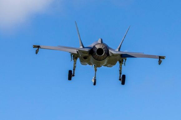 Et F-35-fly går inn for landing på Ørland. <span>Foto: Arash A. Nejad</span>