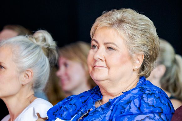 <span>Høyre og Erna Solberg svarte torsdag Ap med å lansere sin egen strømplan. Høyre-lederen hevder den er bedre for folks lommebok og vil bruke deler av Statnetts ekstrainntekter til å utjevne høye priser i Sørvest-Norge.</span><span> Foto: Arash A. Nejad</span> <i>Foto:  Arash A. Nejad</i>