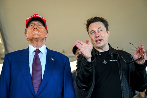 Med Donald Trump i ryggel har Elon Musk gått til angrep mot både EU og flere europeiske politikere på sin egen plattform X. <i>Foto:  Brandon Bell/AP/NTB</i>