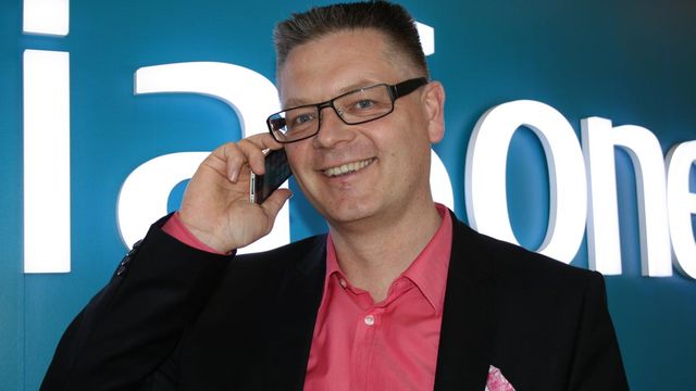 Slår sammen mobilnettene i Danmark