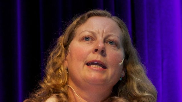 - Tjener inn fiberkundene på seks år