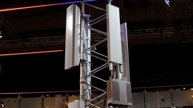 Hvem
bygger LTE-800 først?