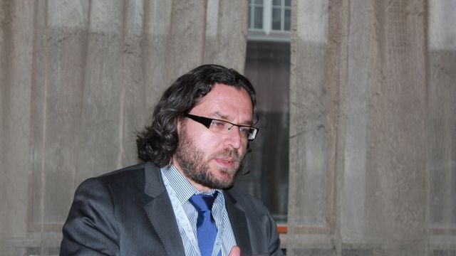 - Ingen grunn til å regulere telefoni og tjenester