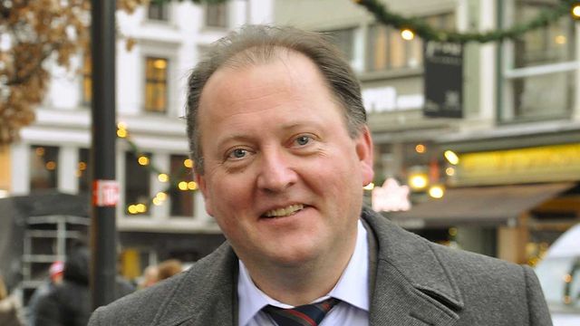 Skal utrede innføring av utskjelt, svensk overvåkingsmodell